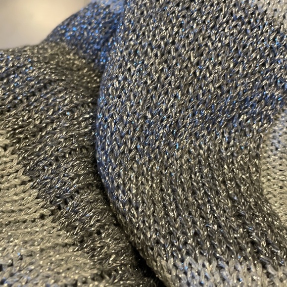 NWOT SIMPLY IRRESISTIBLE women’s sleeve hole PONCHO / LUREX gray sliver size L - Picture 11 of 12